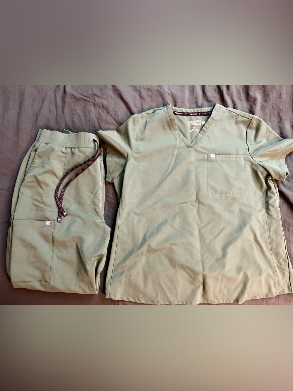 Fabletics Scrub Set – Size XL 💚 - Picture 1 of 3